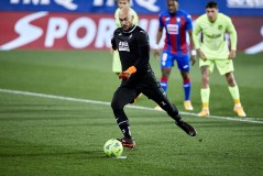 里尔队大面积伤停危机：贾努扎伊等关键球员缺席影响球队表现