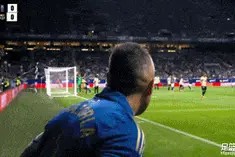 球星心不在焉采访走红：展现真实自我，颠覆传统体育采访风格